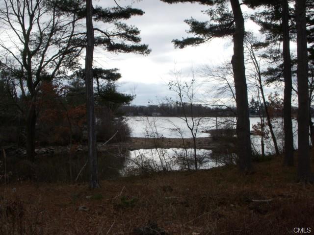 6 Woodbine Circle, Bridgeport, CT 06606