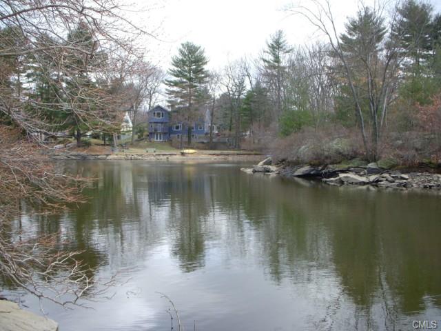 6 Woodbine Circle, Bridgeport, CT 06606