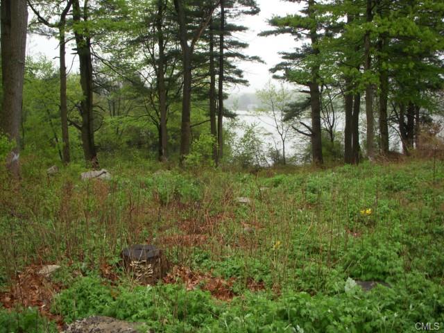 6 Woodbine Circle, Bridgeport, CT 06606