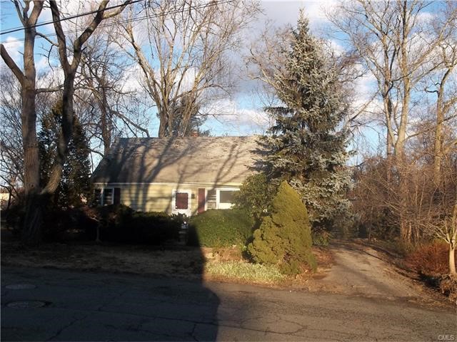 42 Loftus Circle, Bridgeport, CT 06606