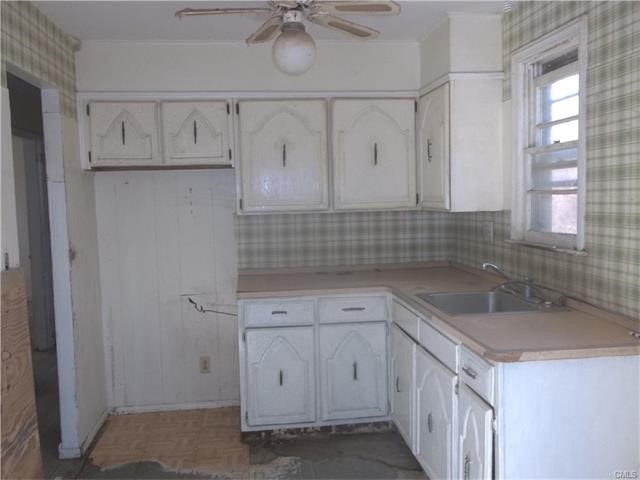 42 Loftus Circle, Bridgeport, CT 06606