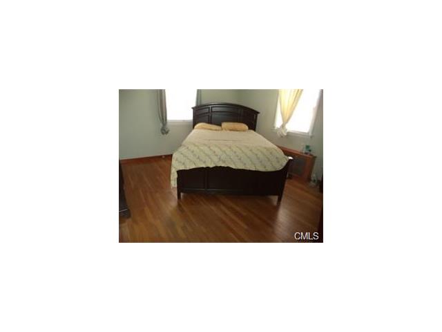 39 Valley Circle, Bridgeport, CT 06606
