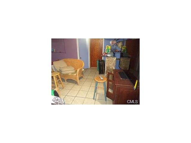 39 Valley Circle, Bridgeport, CT 06606