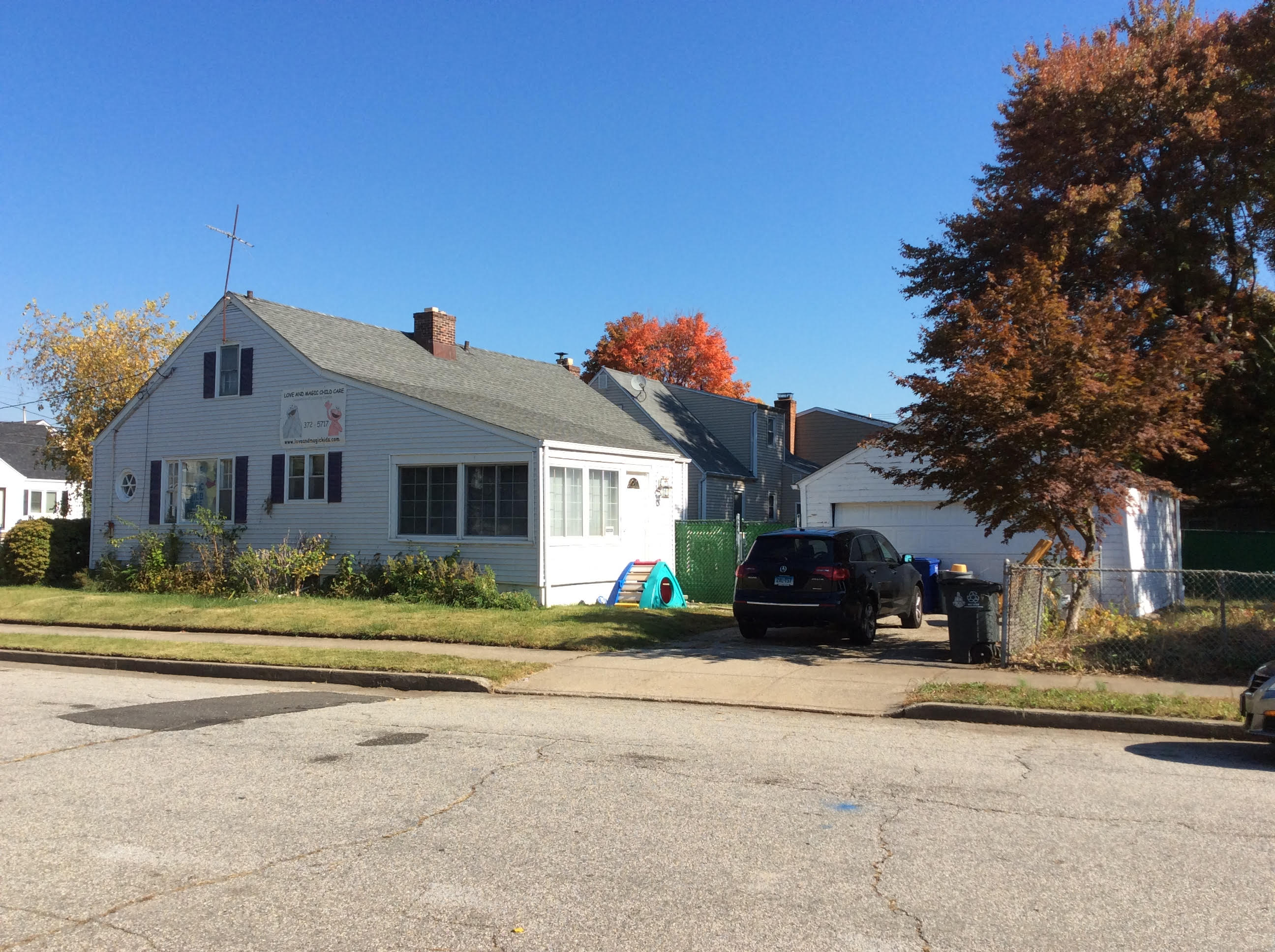 69 Goldenrod Ave, Bridgeport, CT 06606