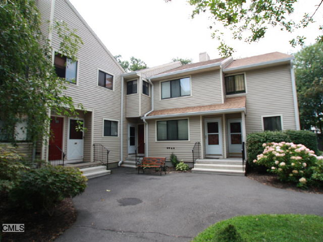 95 Lance Circle, Bridgeport, CT 06606