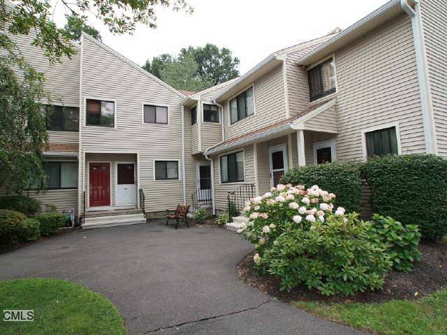 95 Lance Circle, Bridgeport, CT 06606