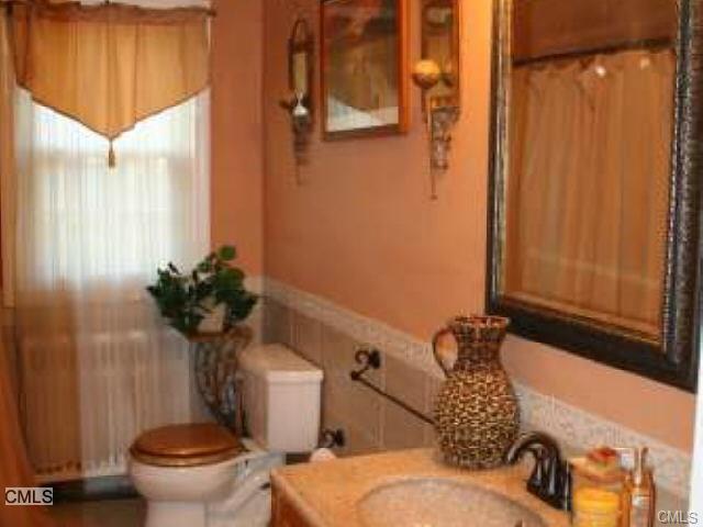 950 Lakeside Drive, Bridgeport, CT 06606