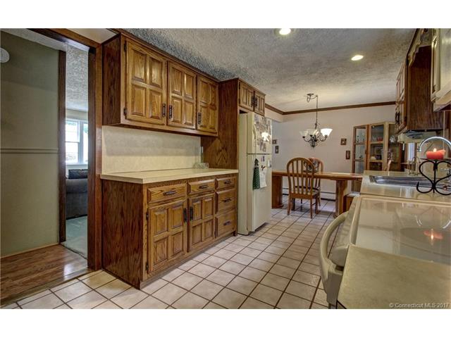 223 Red Oak Rd, Bridgeport, CT 06606