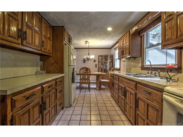 223 Red Oak Rd, Bridgeport, CT 06606
