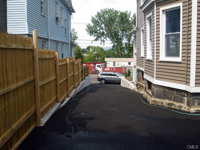 90 Huntington Road, Bridgeport, CT 06608