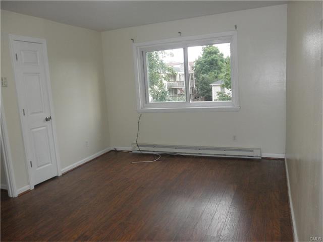 76 Palisade Street, Bridgeport, CT 06610