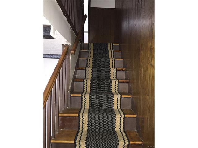 30 Mencel Circle, Bridgeport, CT 06610