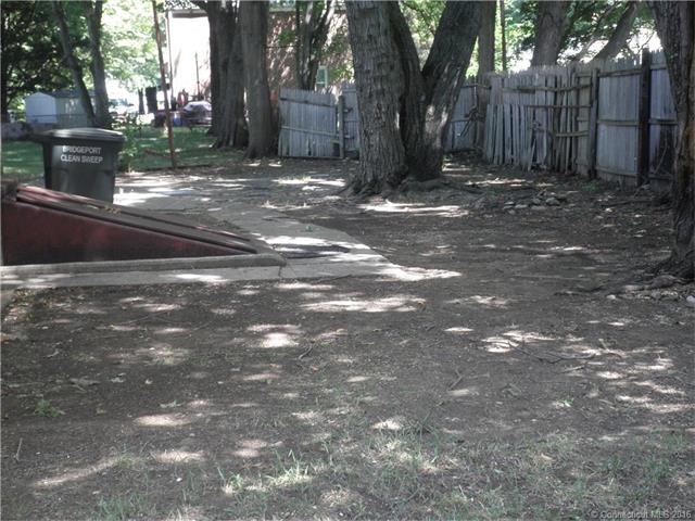 135 Priscilla St, Bridgeport, CT 06610