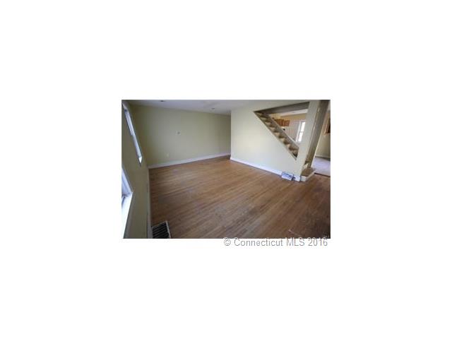 643 Pearl Harbor St, Bridgeport, CT 06610