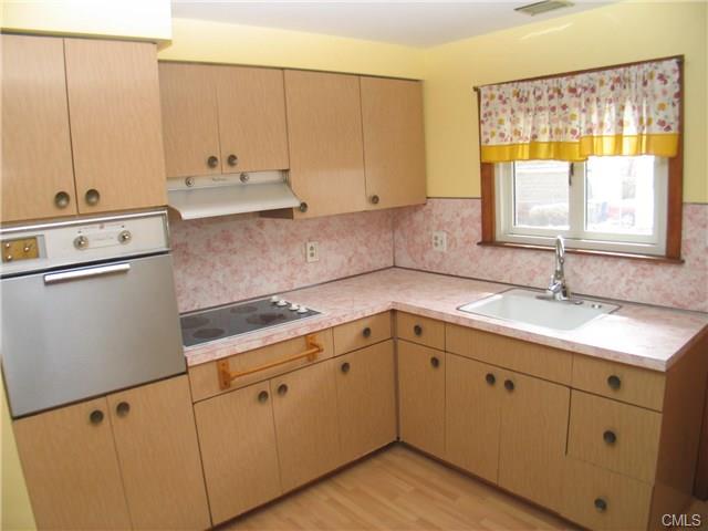 10 Saint Andrews Street, Bridgeport, CT 06610