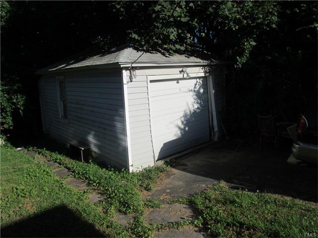 270 Ridgefield Avenue, Bridgeport, CT 06610
