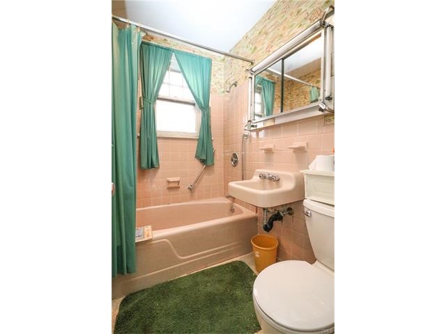 609 Bishop Avenue, Bridgeport, CT 06610