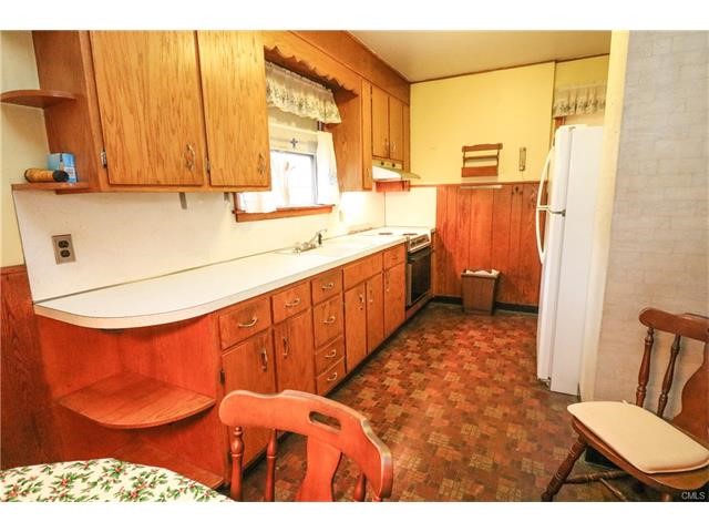609 Bishop Avenue, Bridgeport, CT 06610