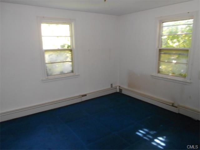 40 Blueberry Road, Bridgeport, CT 06610