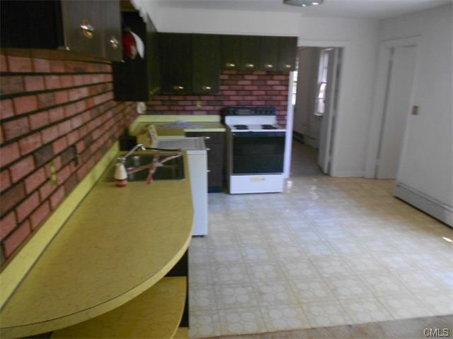 40 Blueberry Road, Bridgeport, CT 06610