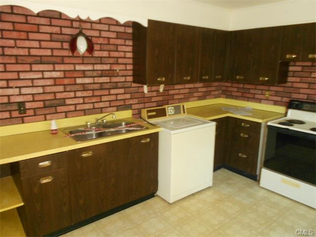 40 Blueberry Road, Bridgeport, CT 06610