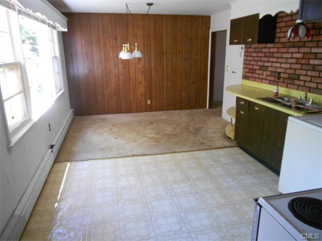 40 Blueberry Road, Bridgeport, CT 06610