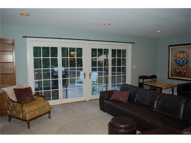 10 Pinehurst Street, Trumbull, CT 06611