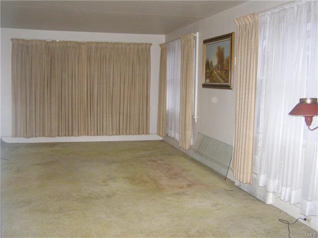 35 Oakwood Street, Stratford, CT 06614