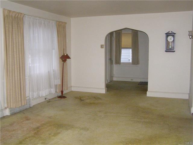 35 Oakwood Street, Stratford, CT 06614
