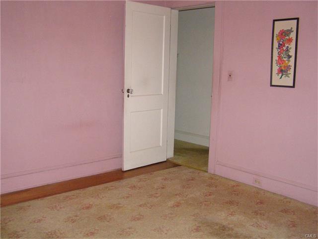 35 Oakwood Street, Stratford, CT 06614