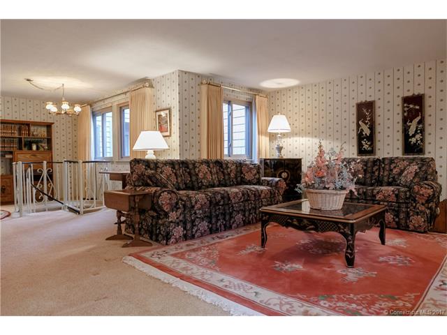 31 Happy Hollow Cir, Stratford, CT 06614