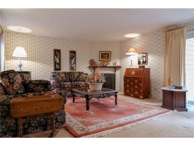 31 Happy Hollow Cir, Stratford, CT 06614