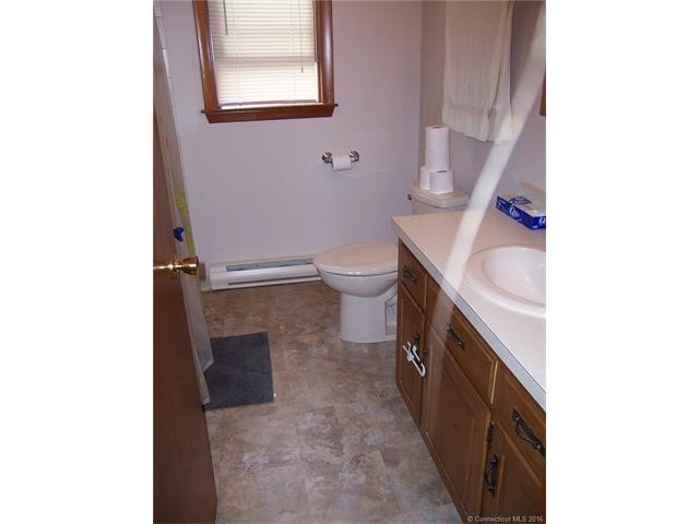 217Charlotte St #2L, Waterbury, CT 06704