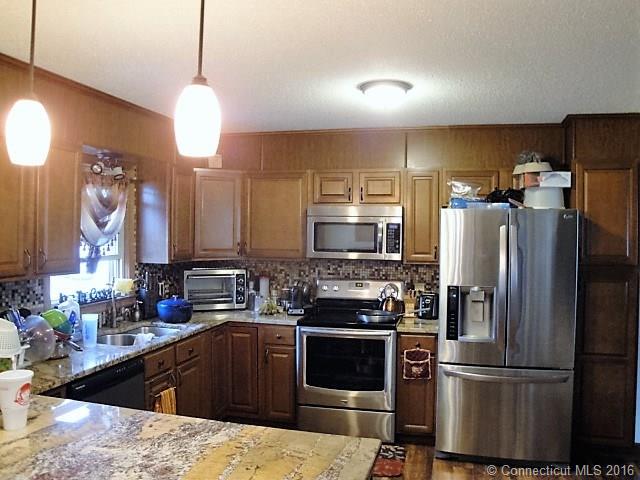 86 Holiday Hl, Waterbury, CT 06704