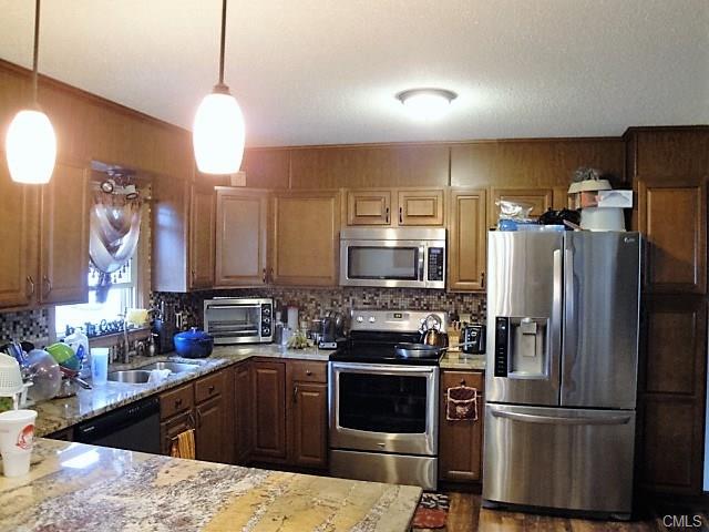 86 Holiday Hill, Waterbury, CT 06704