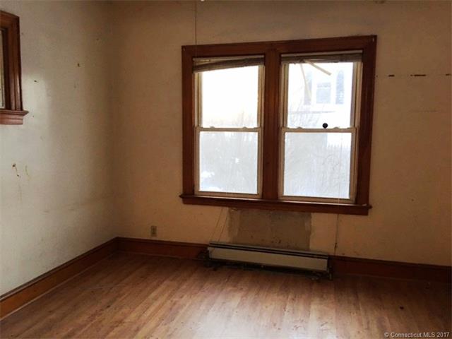 15 Edgehill Ave, Waterbury, CT 06704