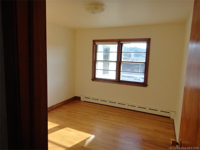 2776 EAST MAIN ST, Waterbury, CT 06705
