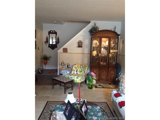 88Wakelee Rd #8, Waterbury, CT 06705