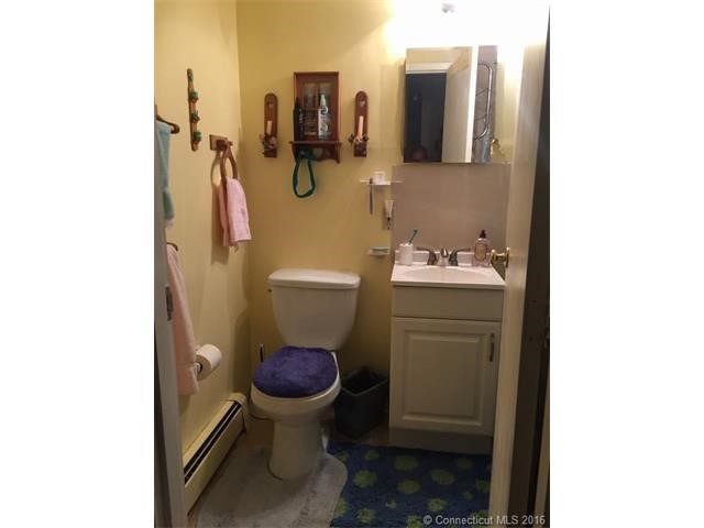 88Wakelee Rd #8, Waterbury, CT 06705