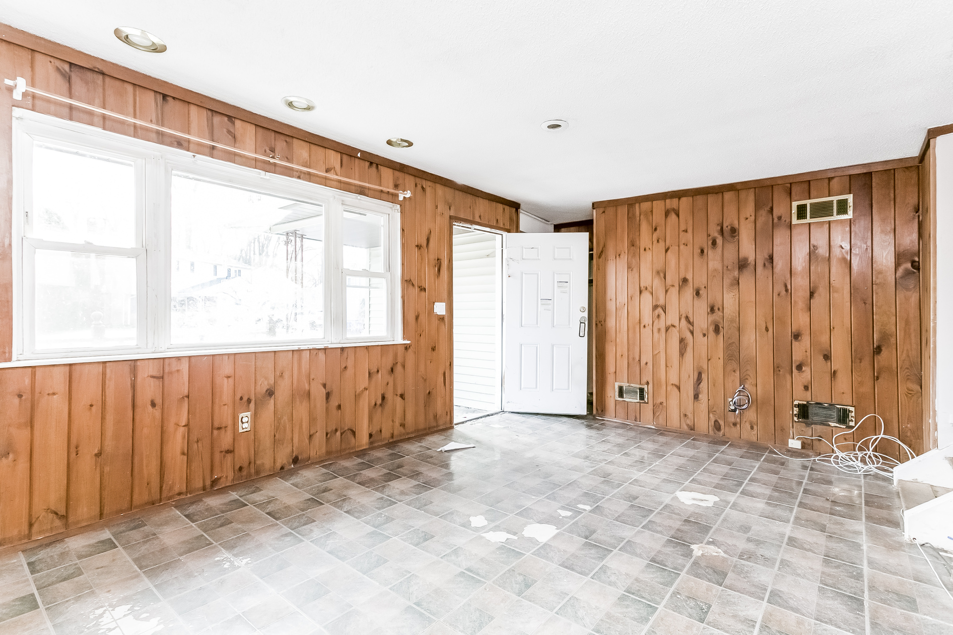 105 Harland Ave, Waterbury, CT 06705