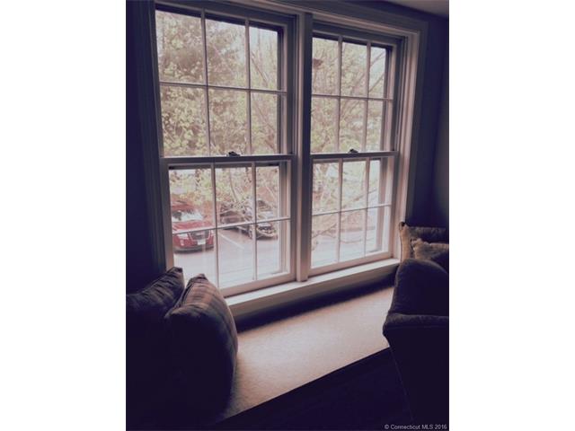 380 Hitchcock Rd, Waterbury, CT 06705