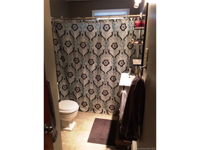 78 Beth Ln, Waterbury, CT 06705