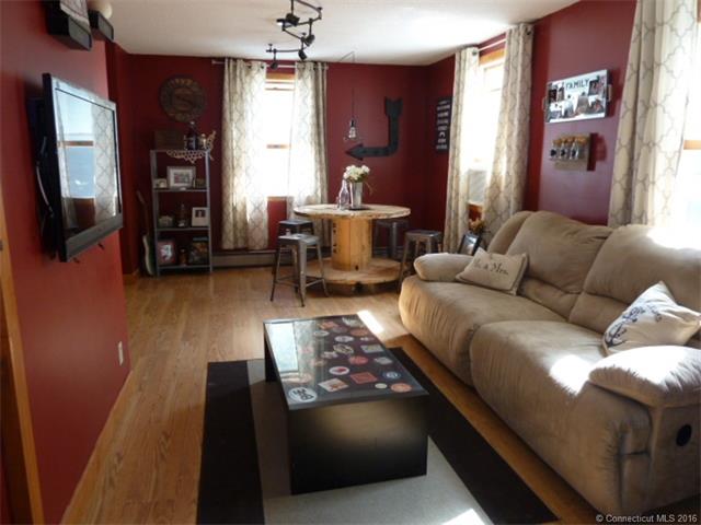 4 Swan St, Waterbury, CT 06705