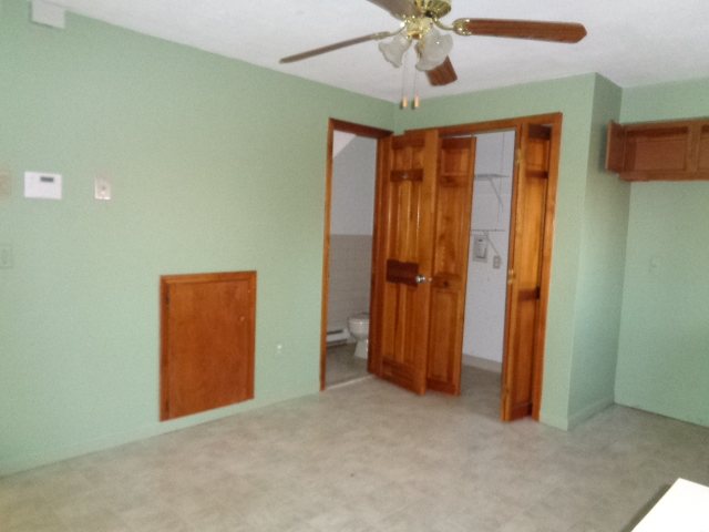 35 Preston TerraceWaterbury, CT, 06705New Haven County