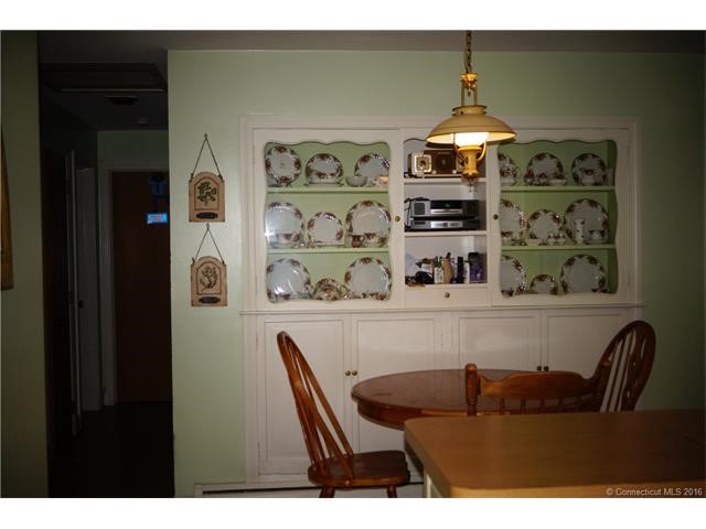 25Skyline Dr, Waterbury, CT 06706