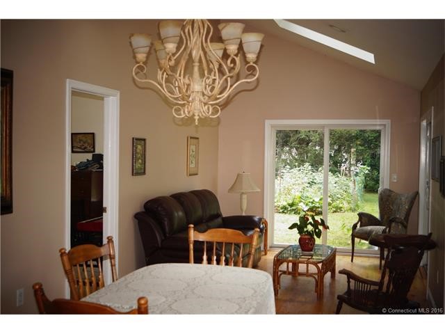25Skyline Dr, Waterbury, CT 06706