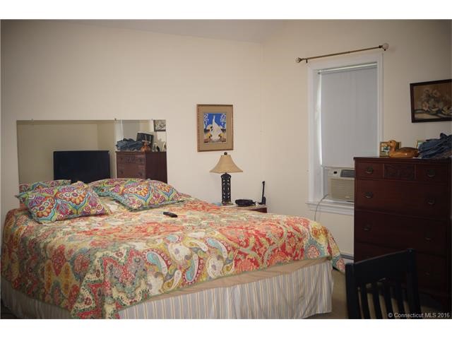 25Skyline Dr, Waterbury, CT 06706