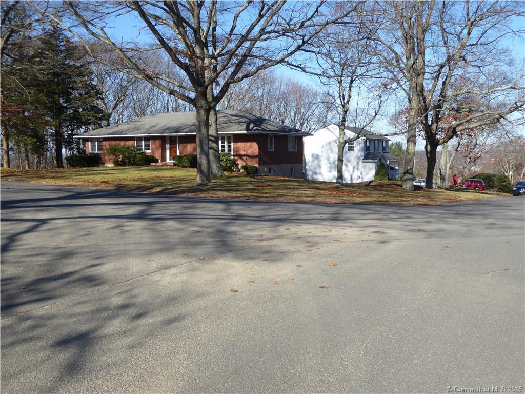 105 Glenrock Rd, Waterbury, CT 06706
