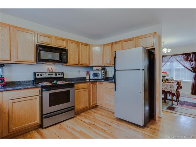 905 Pearl Lake Rd, Waterbury, CT 06706
