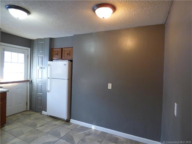 107 Angel Dr, Waterbury, CT 06708